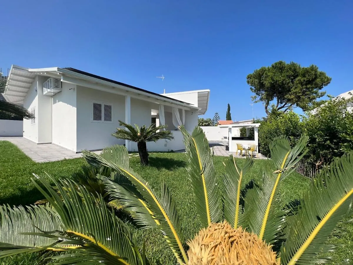 Villa Giuliana Luxury Home: Piscina, Solarium, Barbecue. A Pochi Passi Dal Mare Fontane Bianche
